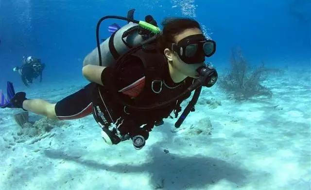 废弃海盗船逃脱